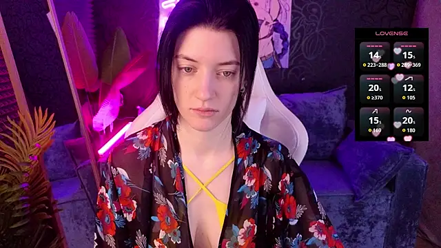 roxy riot  online show from December 17, 2025, 1:32 am