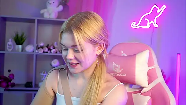 AdeleCartier online show from March 18, 2025, 1:24 am