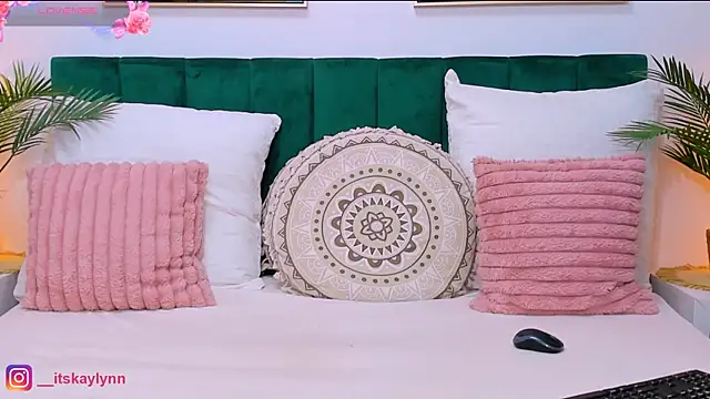 Kaylynn online show from November 4, 2025, 4:05 am