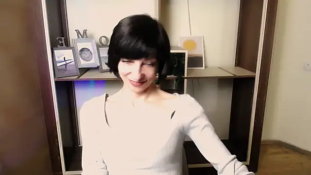 Snapshot of _AngeliaFlow_ chatting on October 25, 2025, 7:18 am AngeliaFlow online show from October 25, 2025, 7:18 am