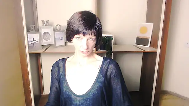 Snapshot of _AngeliaFlow_ chatting on September 10, 2025, 5:50 am AngeliaFlow online show from September 10, 2025, 5:50 am