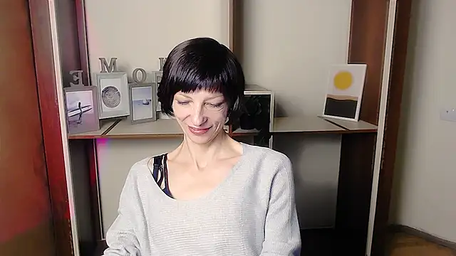 Snapshot of _AngeliaFlow_ chatting on September 24, 2025, 6:42 am AngeliaFlow online show from September 24, 2025, 6:42 am