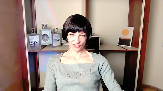 Snapshot of _AngeliaFlow_ chatting on September 29, 2025, 7:04 am AngeliaFlow online show from September 29, 2025, 7:04 am