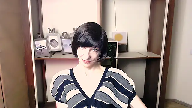 Snapshot of _AngeliaFlow_ chatting on November 7, 2025, 8:08 am AngeliaFlow online show from November 7, 2025, 8:08 am