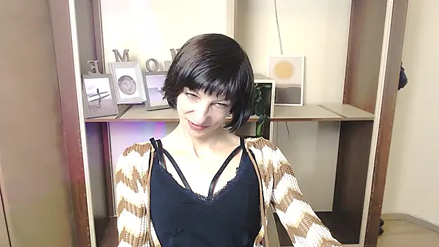 Snapshot of _AngeliaFlow_ chatting on October 17, 2025, 7:33 am AngeliaFlow online show from October 17, 2025, 7:33 am