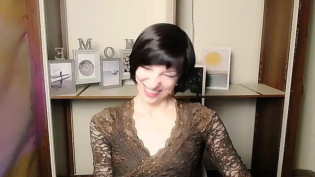  AngeliaFlow  online show from January 10, 2026, 1:06 pm