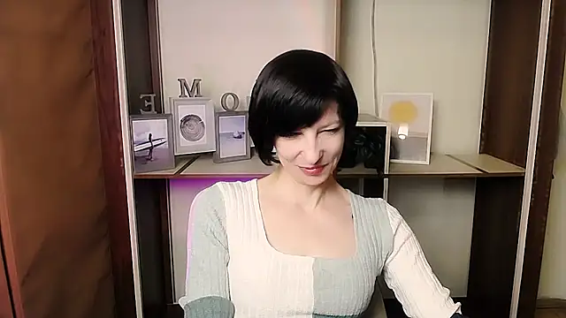  AngeliaFlow  online show from January 17, 2026, 12:31 pm