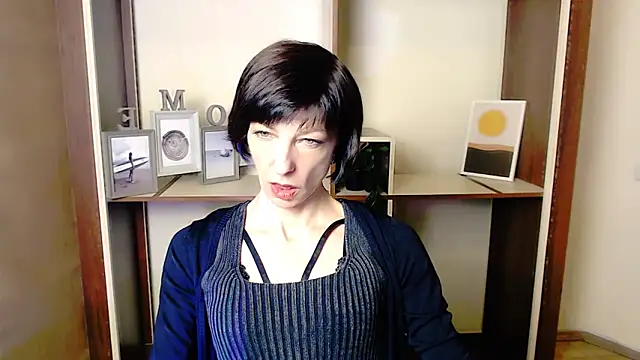 Snapshot of _AngeliaFlow_ chatting on October 1, 2025, 6:29 am AngeliaFlow online show from October 1, 2025, 6:29 am