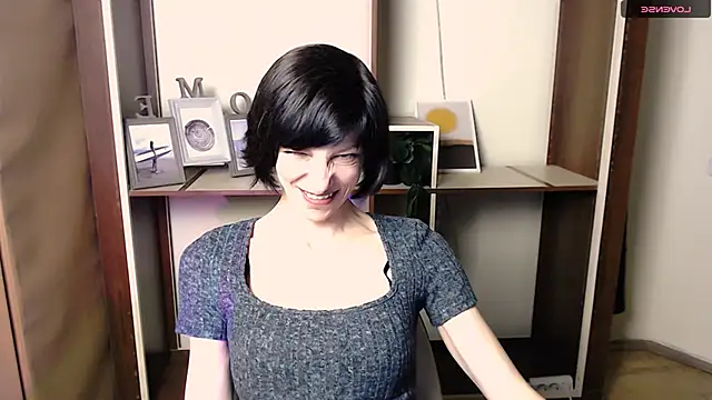 Snapshot of _AngeliaFlow_ chatting on November 3, 2025, 7:46 am AngeliaFlow online show from November 3, 2025, 7:46 am