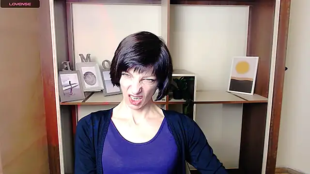 Snapshot of _AngeliaFlow_ chatting on October 9, 2025, 7:20 am AngeliaFlow online show from October 9, 2025, 7:20 am