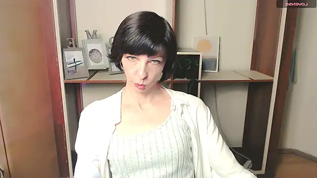 Snapshot of _AngeliaFlow_ chatting on October 20, 2025, 7:09 am AngeliaFlow online show from October 20, 2025, 7:09 am