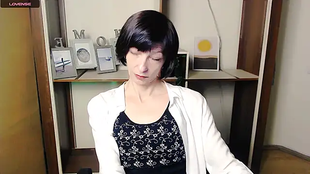 Snapshot of _AngeliaFlow_ chatting on October 14, 2025, 6:58 am AngeliaFlow online show from October 14, 2025, 6:58 am