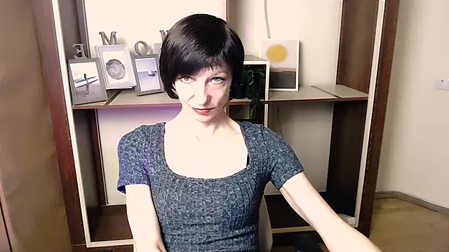 Snapshot of _AngeliaFlow_ chatting on November 20, 2025, 9:21 am AngeliaFlow online show from November 20, 2025, 9:21 am