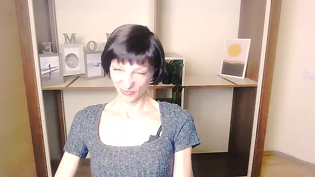 Snapshot of _AngeliaFlow_ chatting on September 9, 2025, 6:34 am AngeliaFlow online show from September 9, 2025, 6:34 am