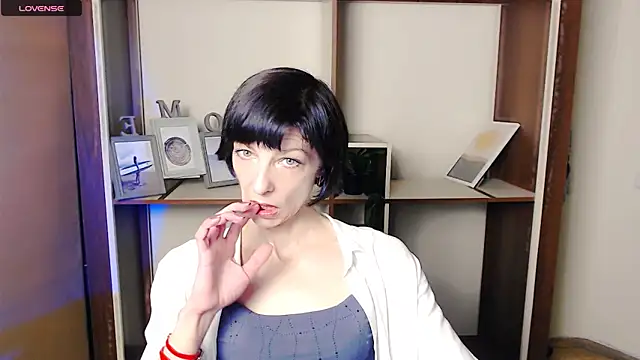 Snapshot of _AngeliaFlow_ chatting on October 13, 2025, 6:59 am AngeliaFlow online show from October 13, 2025, 6:59 am