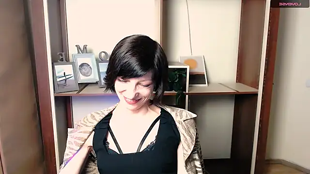 Snapshot of _AngeliaFlow_ chatting on November 4, 2025, 7:56 am AngeliaFlow online show from November 4, 2025, 7:56 am