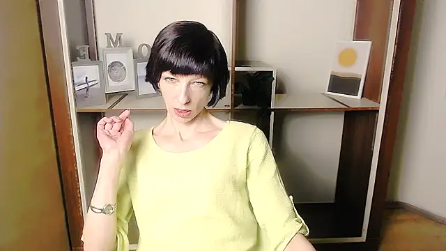 Snapshot of _AngeliaFlow_ chatting on September 13, 2025, 6:24 am AngeliaFlow online show from September 13, 2025, 6:24 am