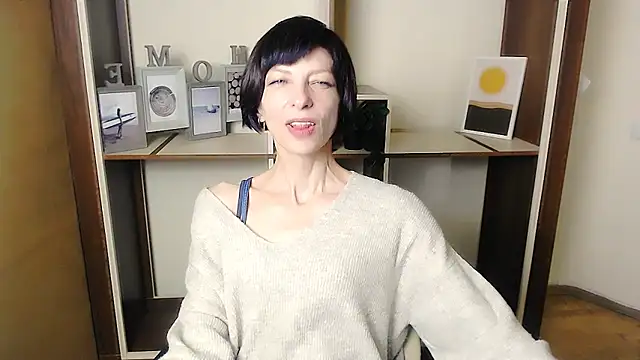 Snapshot of _AngeliaFlow_ chatting on September 15, 2025, 6:58 am AngeliaFlow online show from September 15, 2025, 6:58 am