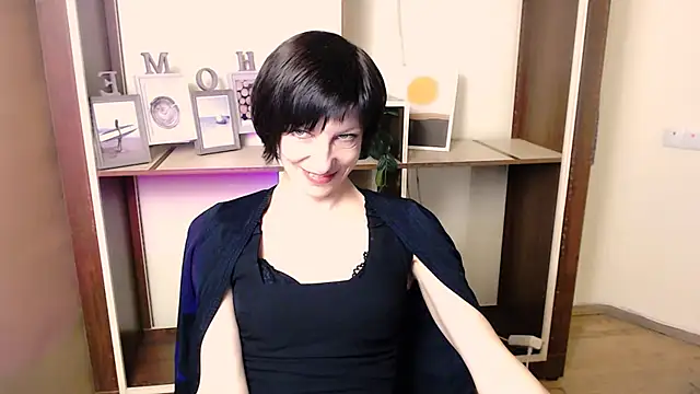 Snapshot of _AngeliaFlow_ chatting on December 5, 2025, 3:32 pm AngeliaFlow online show from December 5, 2025, 3:32 pm