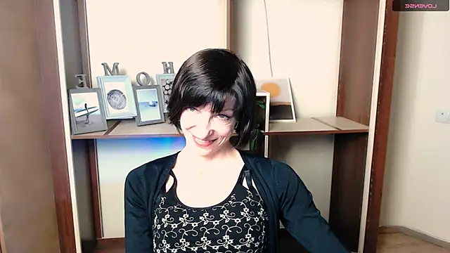 Snapshot of _AngeliaFlow_ chatting on November 5, 2025, 7:55 am AngeliaFlow online show from November 5, 2025, 7:55 am