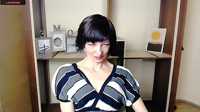 Snapshot of _AngeliaFlow_ chatting on October 7, 2025, 6:47 am AngeliaFlow online show from October 7, 2025, 6:47 am