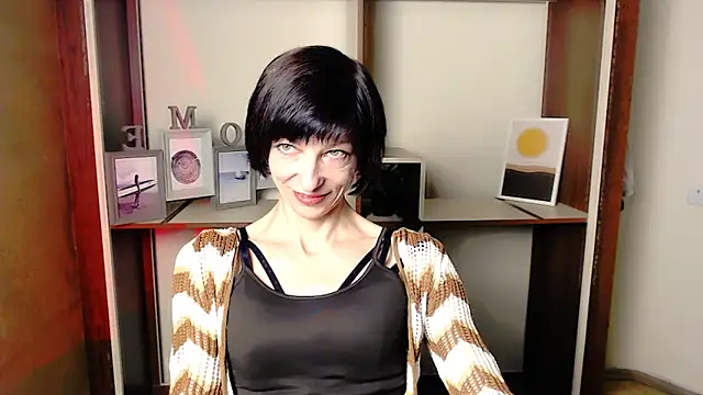 Snapshot of _AngeliaFlow_ chatting on September 30, 2025, 6:52 am AngeliaFlow online show from September 30, 2025, 6:52 am