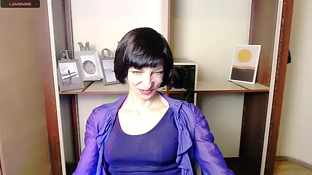 Snapshot of _AngeliaFlow_ chatting on October 8, 2025, 6:37 am AngeliaFlow online show from October 8, 2025, 6:37 am