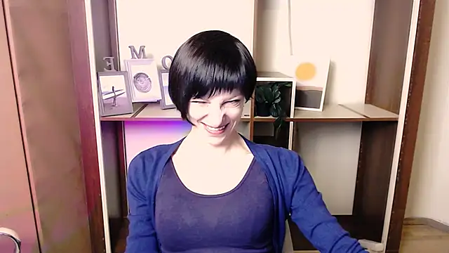 Snapshot of _AngeliaFlow_ chatting on November 27, 2025, 8:37 am AngeliaFlow online show from November 27, 2025, 8:37 am