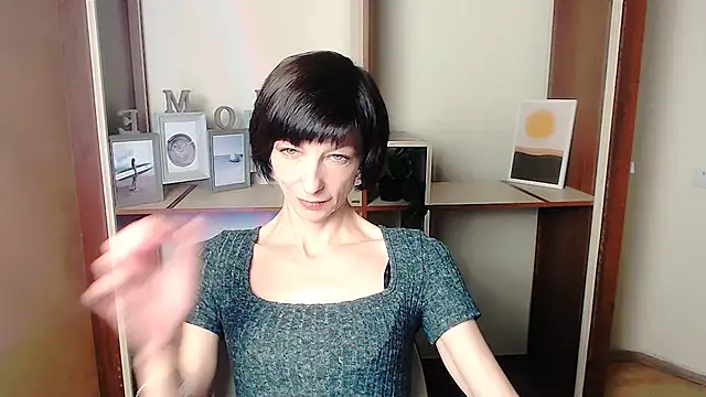 Snapshot of _AngeliaFlow_ chatting on September 22, 2025, 6:41 am AngeliaFlow online show from September 22, 2025, 6:41 am