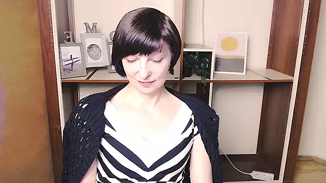  AngeliaFlow  online show from April 4, 2026, 9:49 am