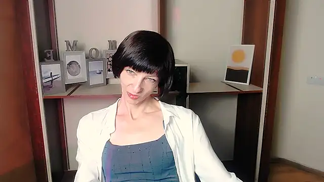 Snapshot of _AngeliaFlow_ chatting on September 23, 2025, 6:42 am AngeliaFlow online show from September 23, 2025, 6:42 am