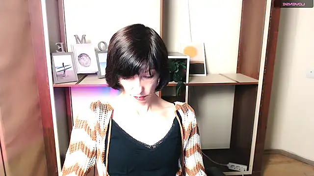 Snapshot of _AngeliaFlow_ chatting on October 30, 2025, 8:12 am AngeliaFlow online show from October 30, 2025, 8:12 am