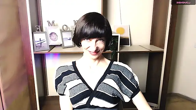 Snapshot of _AngeliaFlow_ chatting on October 29, 2025, 7:40 am AngeliaFlow online show from October 29, 2025, 7:40 am