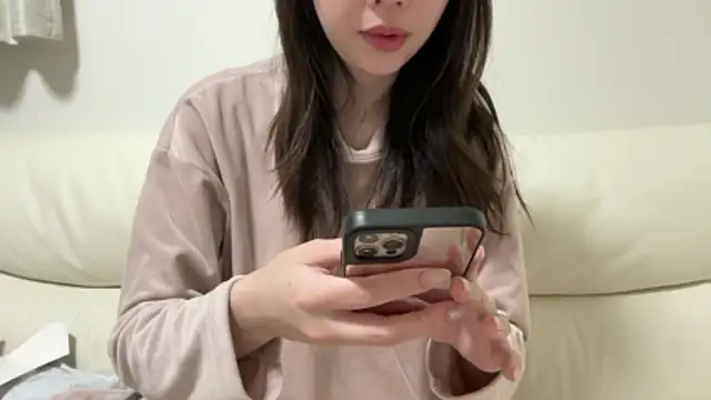 -KURUMI- online show from May 13, 2026, 7:59 am