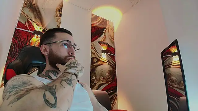 Luke davis01 online show from November 28, 2025, 1:11 pm