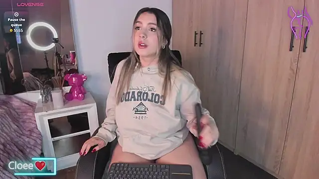 Snapshot of Cloee_Rainbow1 chatting on December 1, 2025, 12:28 pm Cloee Rainbow1 online show from December 1, 2025, 12:28 pm