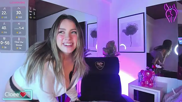 Snapshot of Cloee_Rainbow1 chatting on November 19, 2025, 12:16 pm Cloee Rainbow1 online show from November 19, 2025, 12:16 pm