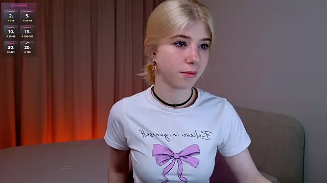 Snapshot of Bella_amory chatting on July 13, 2026, 8:08 pm Bella amory online show from July 13, 2026, 8:08 pm