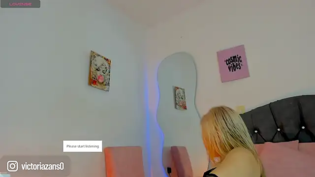 Vickyallien online show from June 26, 2026, 4:35 pm