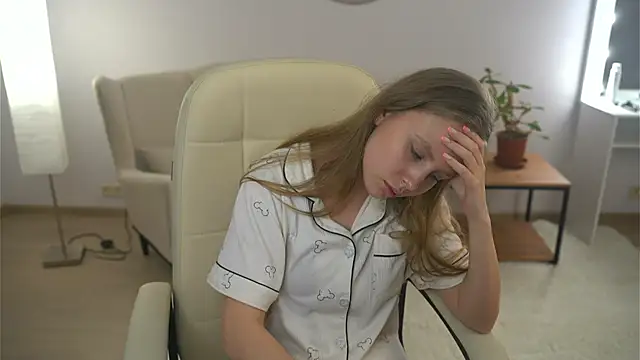 Snapshot of AislyBrenton chatting on February 7, 2025, 11:34 am AislyBrenton online show from February 7, 2025, 11:34 am