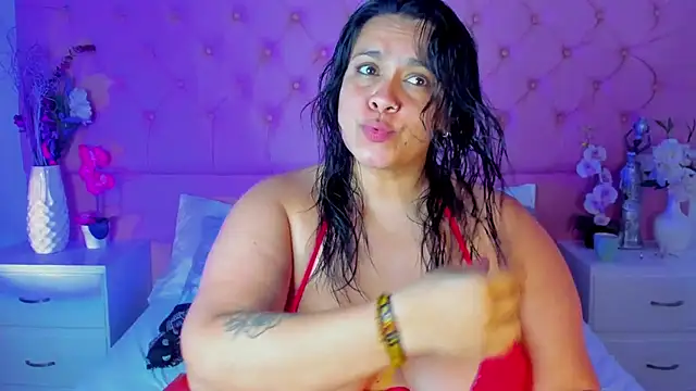 Snapshot of KourtneyEvans chatting on November 28, 2025, 12:49 pm KourtneyEvans online show from November 28, 2025, 12:49 pm