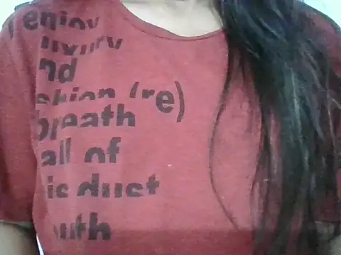 Snapshot of laila_10 chatting on February 12, 2026, 11:43 am laila 10 online show from February 12, 2026, 11:43 am