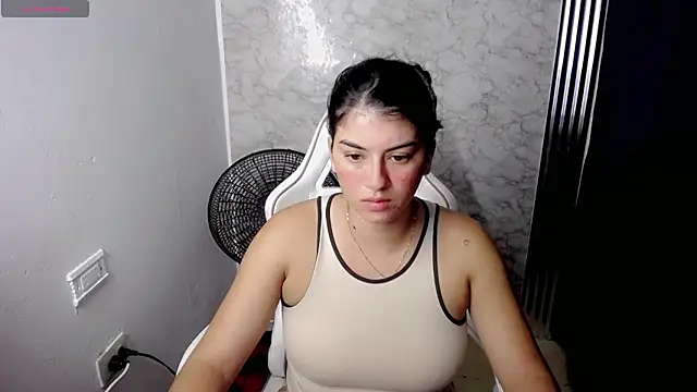 hello kityy25 online show from January 10, 2026, 11:33 pm