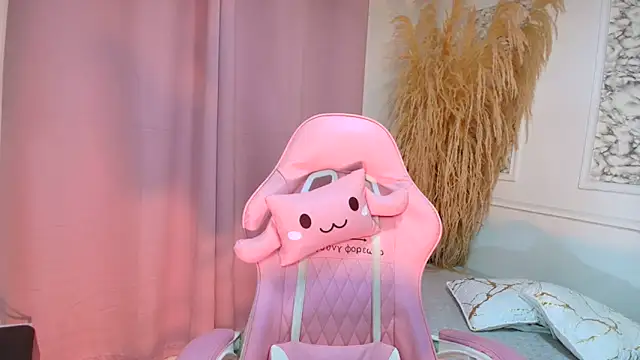 Snapshot of Danella_houston chatting on March 4, 2026, 6:48 pm Danella houston online show from March 4, 2026, 6:48 pm