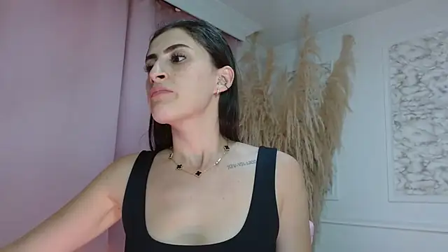 Danella houston online show from April 18, 2026, 8:42 pm