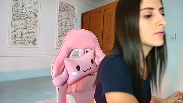 Snapshot of Danella_houston chatting on February 17, 2026, 5:21 pm Danella houston online show from February 17, 2026, 5:21 pm