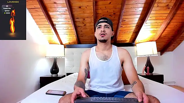 Snapshot of Sebastian_Berne chatting on October 24, 2025, 7:13 pm Sebastian Berne online show from October 24, 2025, 7:13 pm