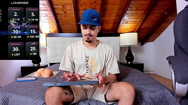 Snapshot of Sebastian_Berne chatting on March 17, 2025, 7:04 pm Sebastian Berne online show from March 17, 2025, 7:04 pm