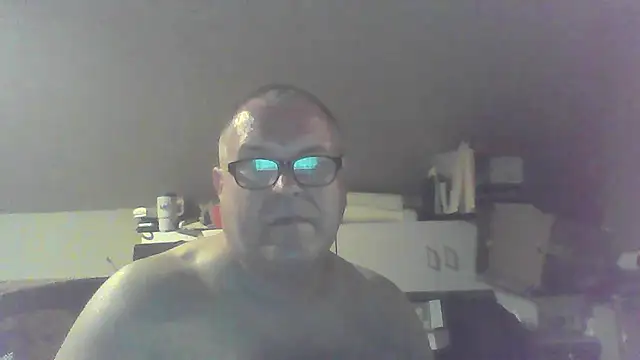 mkestr69 online show from April 13, 2026, 3:32 am