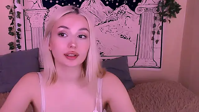 Snapshot of beauty_blonde chatting on March 10, 2025, 5:43 am beauty blonde online show from March 10, 2025, 5:43 am